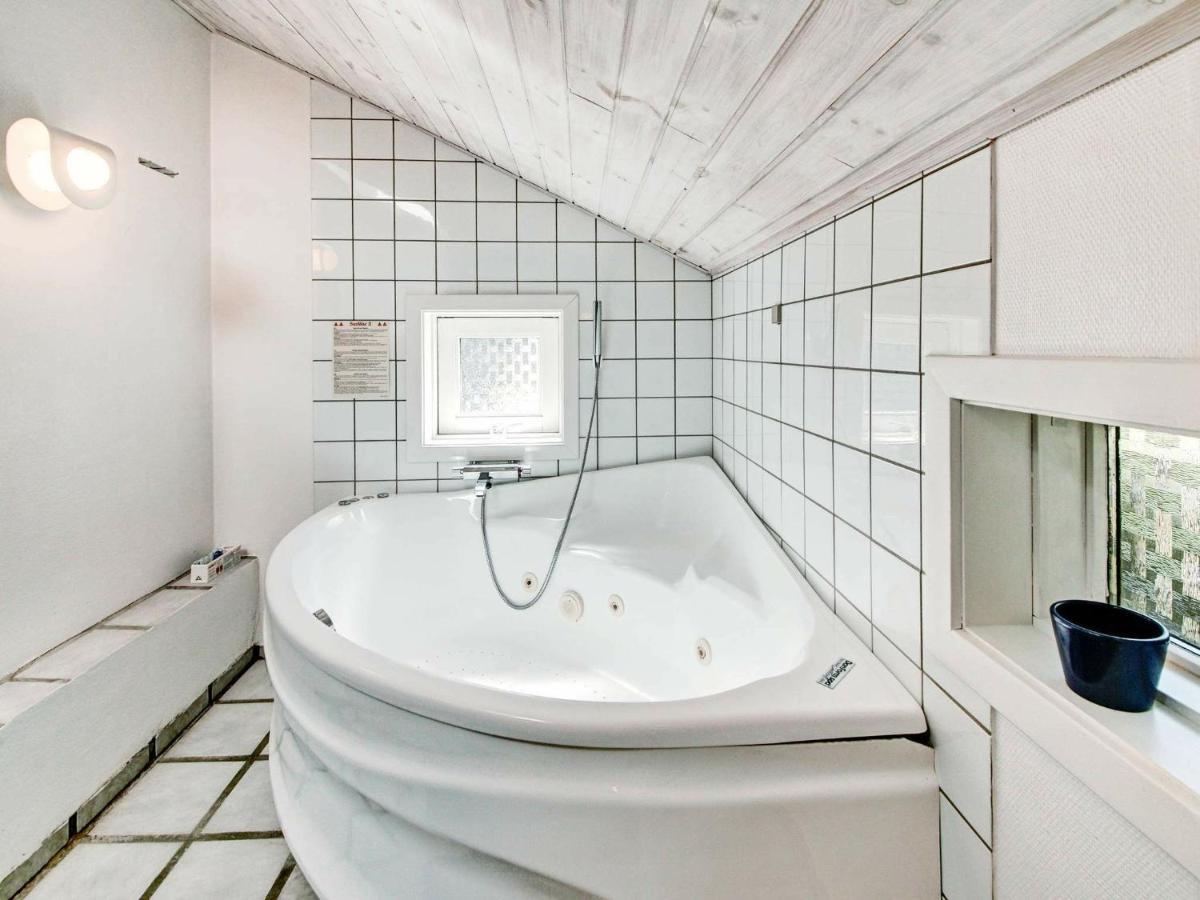 8 Person Holiday Home In Nex Vester Somarken ภายนอก รูปภาพ